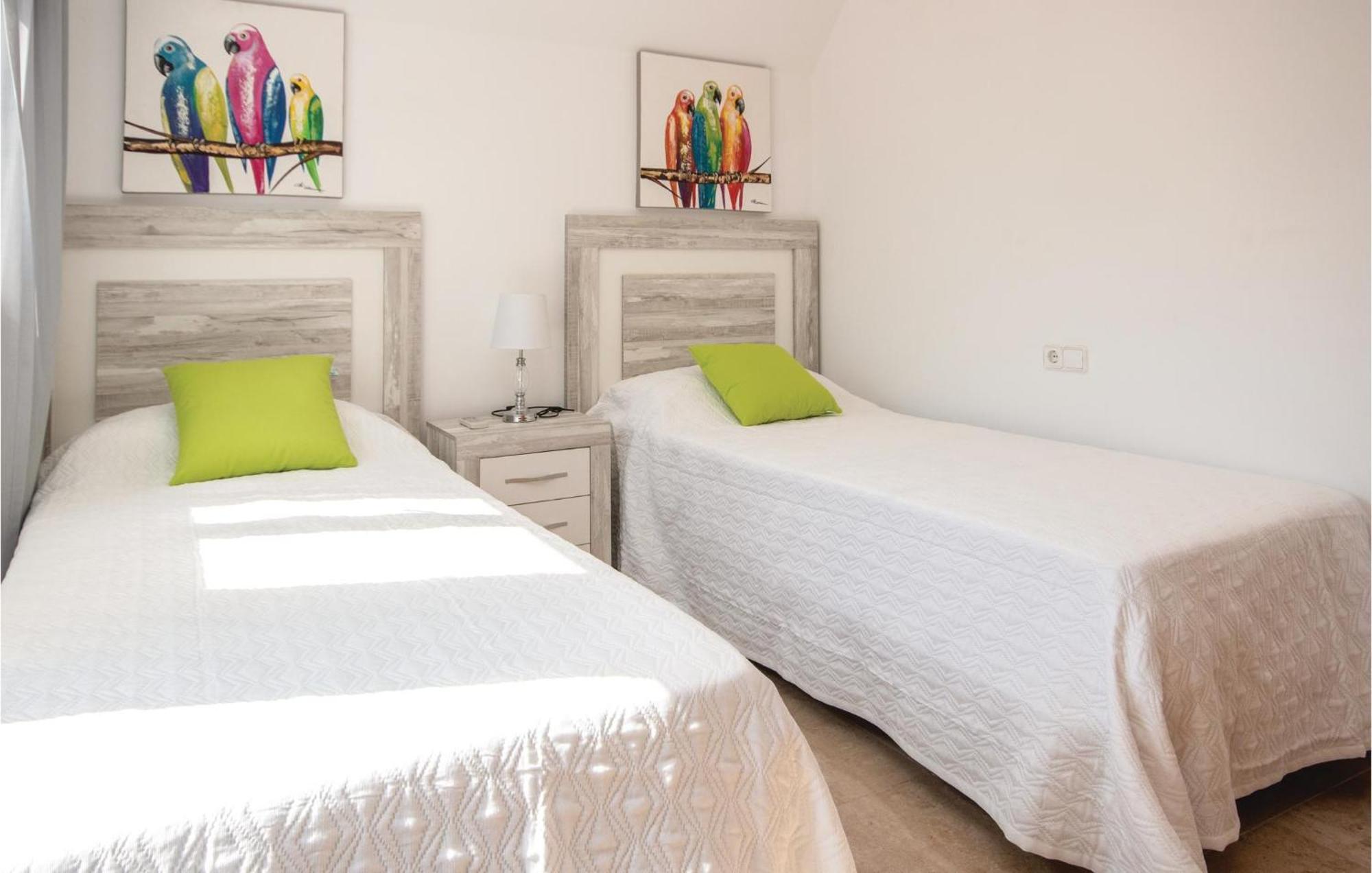 3 Bedroom Amazing Apartment In La Duquesa Castillo de Sabinillas ภายนอก รูปภาพ