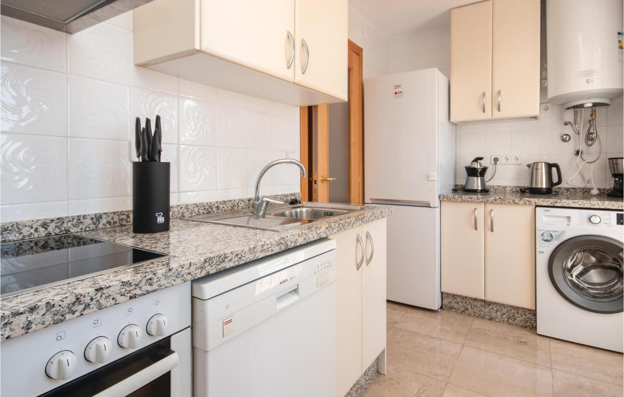 3 Bedroom Amazing Apartment In La Duquesa Castillo de Sabinillas ภายนอก รูปภาพ