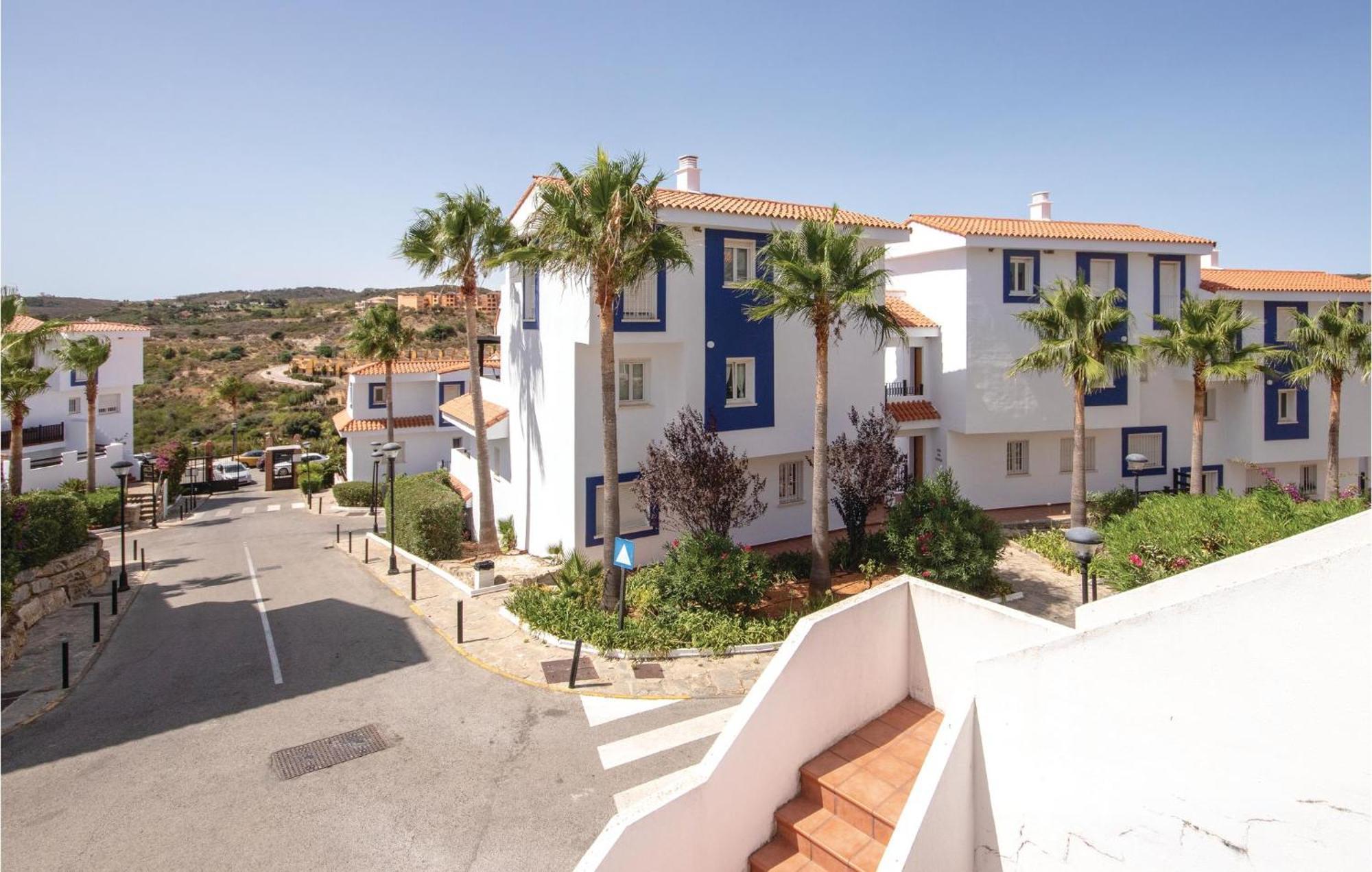 3 Bedroom Amazing Apartment In La Duquesa Castillo de Sabinillas ภายนอก รูปภาพ